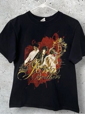 Y2K 2008 Jonas Brothers Red Emblem Tour T-Shirt // S